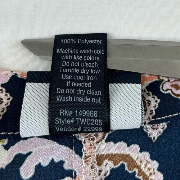 Daytrip Floral Blouse Style# TWC205 Size XS Button Front EUC - Picture 4 of 7